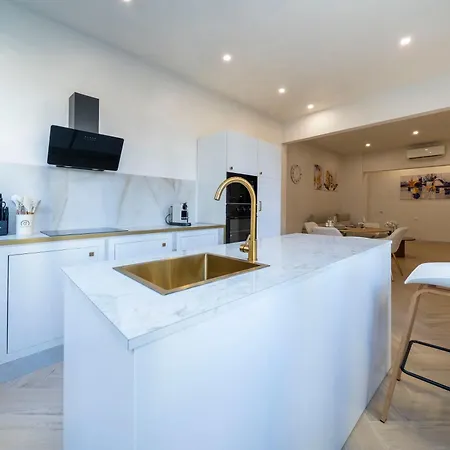 Spacious Two Bedroom Design Near Circo Massimo Rome