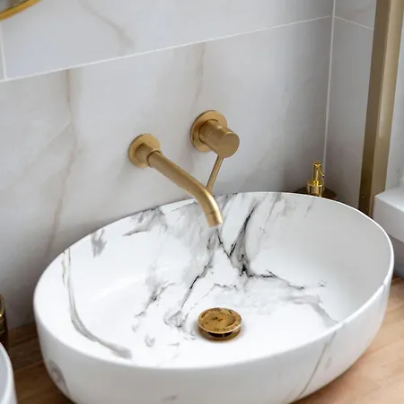 Spacious Two Bedroom Design Near Circo Massimo 로마