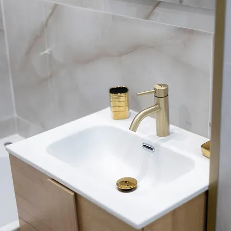 Spacious Two Bedroom Design Near Circo Massimo 아파트 *